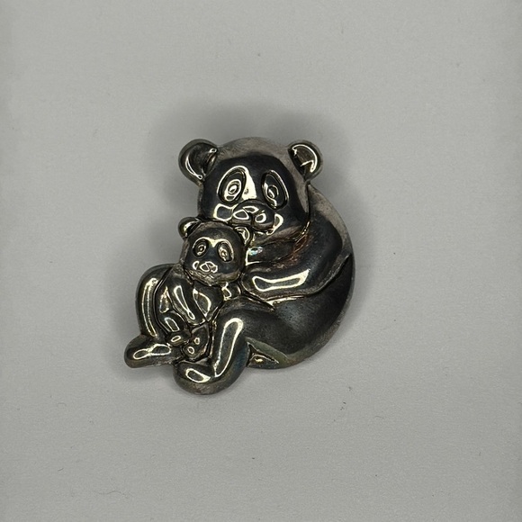 Jewelry - Elegant Silver Panda Pin